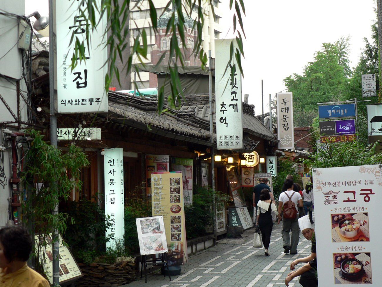Insadong-gil street with galleries and tea houses, Seoul